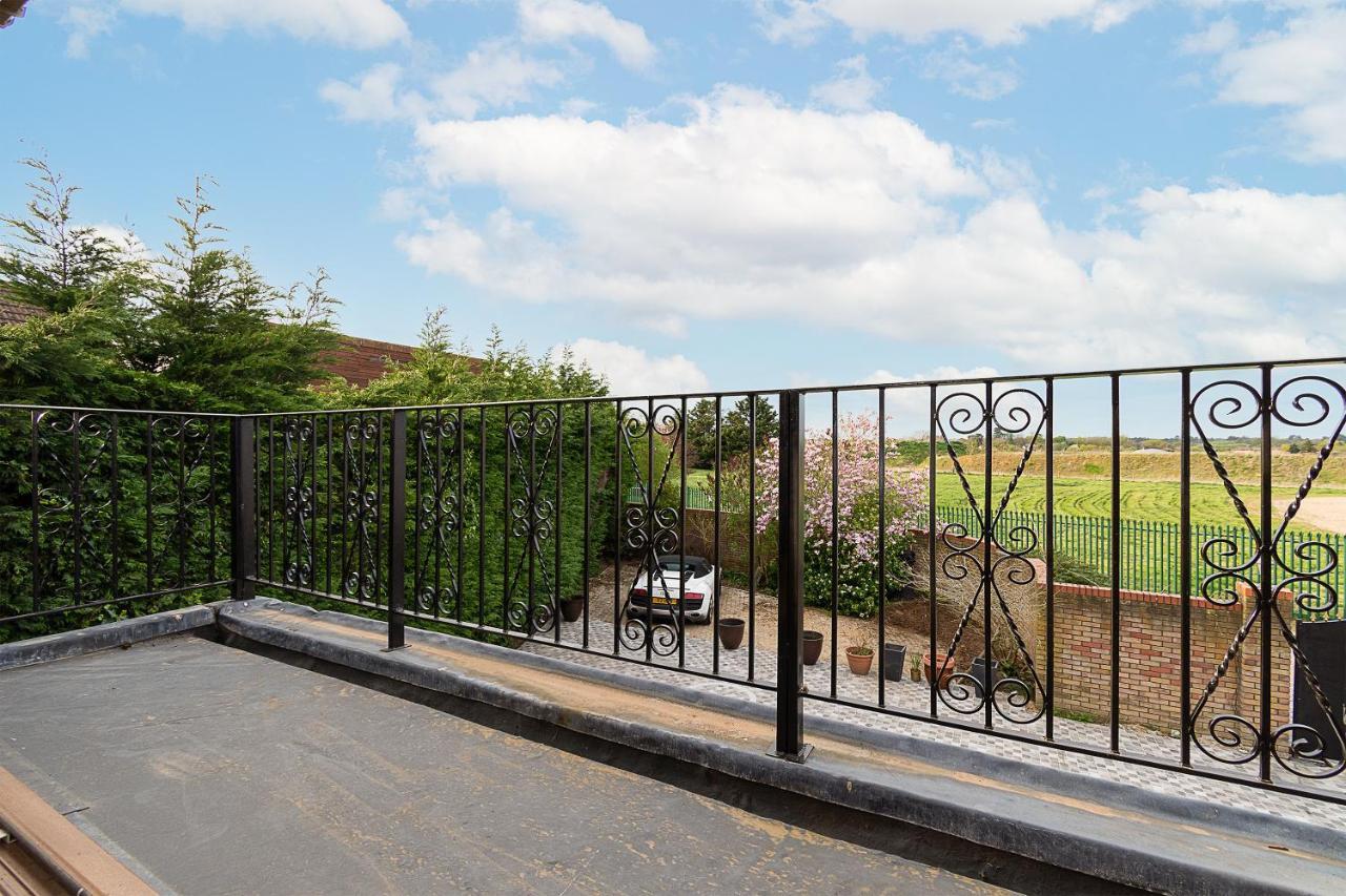 Boutique Green Acre Views Slough Ngoại thất bức ảnh
